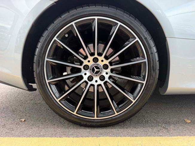 MERCEDES-BENZ E Class Photo 6