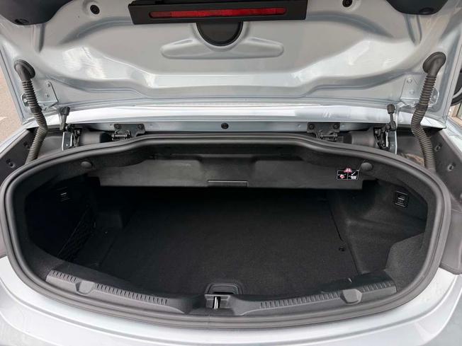 MERCEDES-BENZ E Class Photo 9