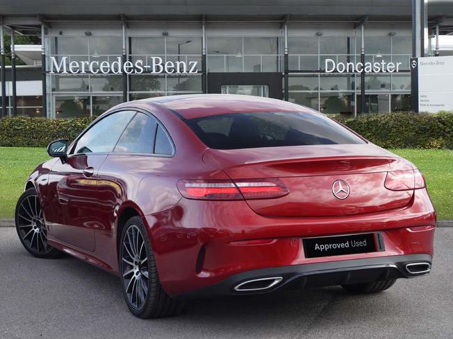 MERCEDES-BENZ E Class Photo 2