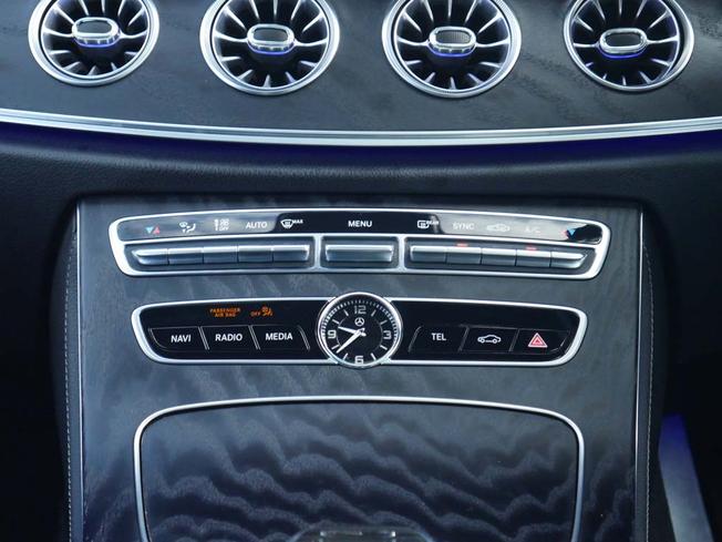 MERCEDES-BENZ E Class Photo 35