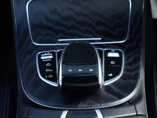 MERCEDES-BENZ E Class Photo 36