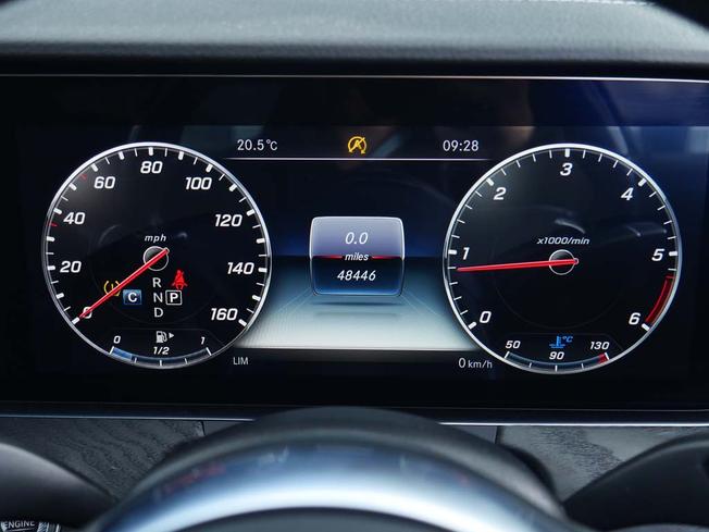 MERCEDES-BENZ E Class Photo 4