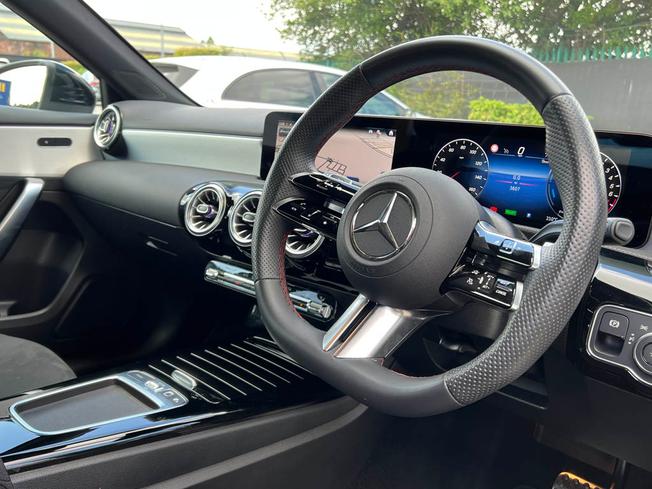 MERCEDES-BENZ A Class Photo 24