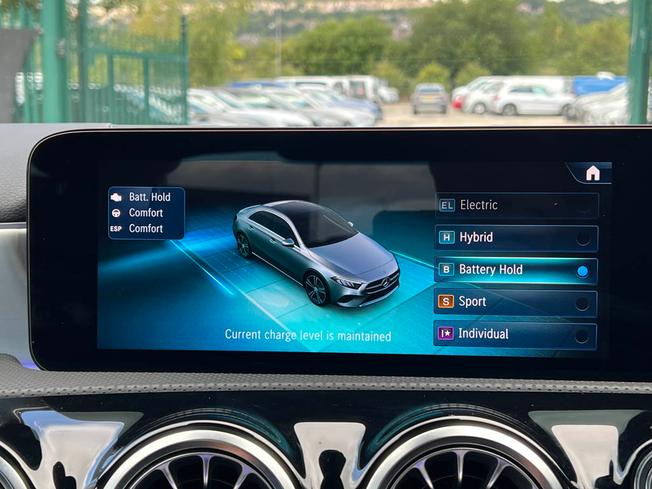 MERCEDES-BENZ A Class Photo 35