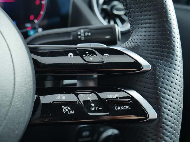 MERCEDES-BENZ GLA Photo 13