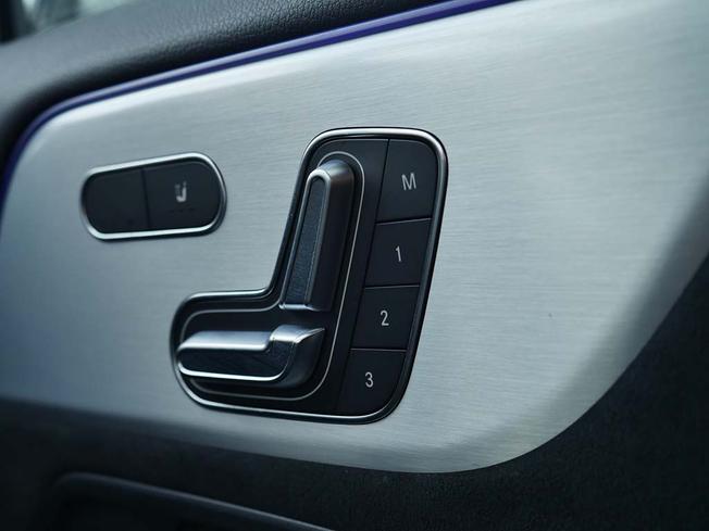 MERCEDES-BENZ GLA Photo 17
