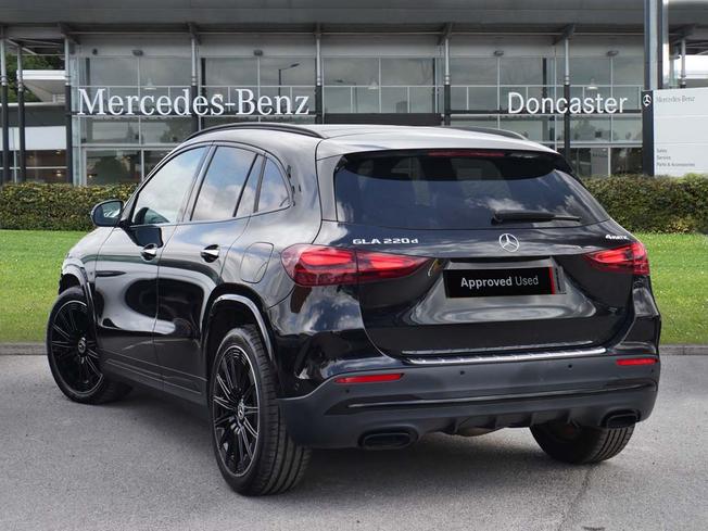 MERCEDES-BENZ GLA Photo 2