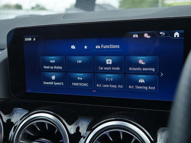 MERCEDES-BENZ GLA Photo 23