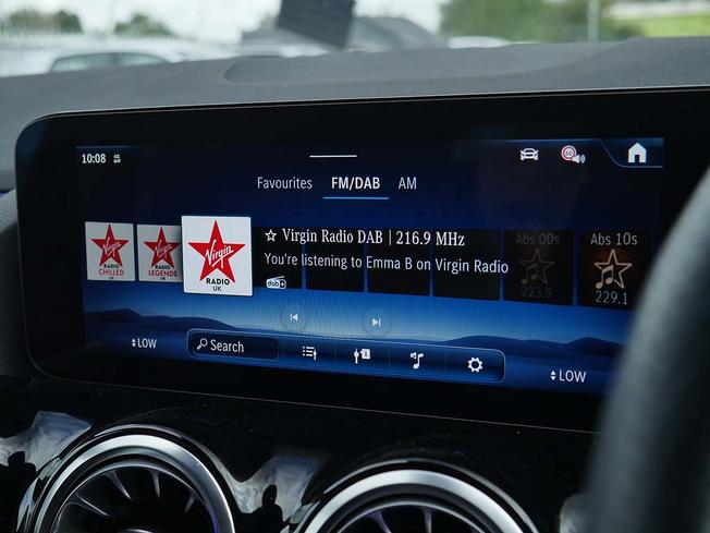 MERCEDES-BENZ GLA Photo 24