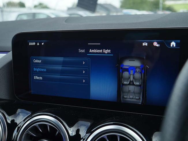 MERCEDES-BENZ GLA Photo 26