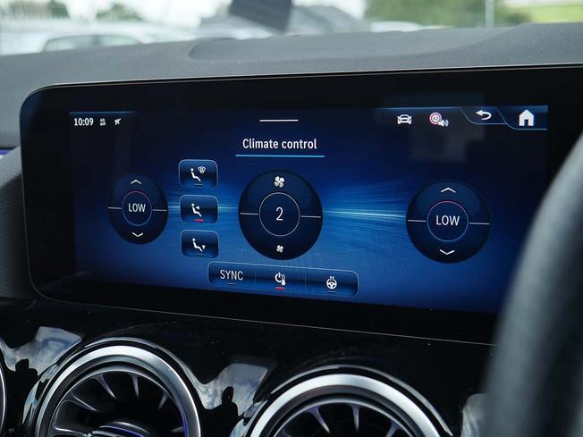 MERCEDES-BENZ GLA Photo 27