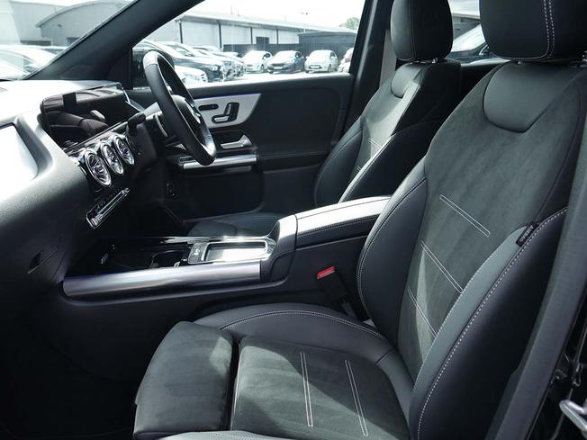 MERCEDES-BENZ GLA Photo 28