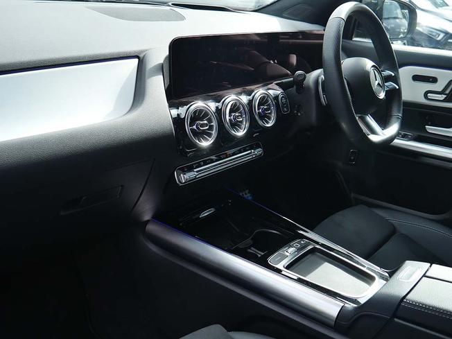 MERCEDES-BENZ GLA Photo 3
