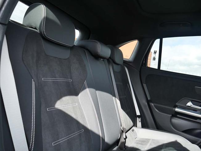 MERCEDES-BENZ GLA Photo 39