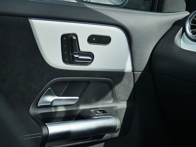 MERCEDES-BENZ GLA Photo 45