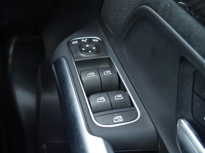 MERCEDES-BENZ Gla Photo 15