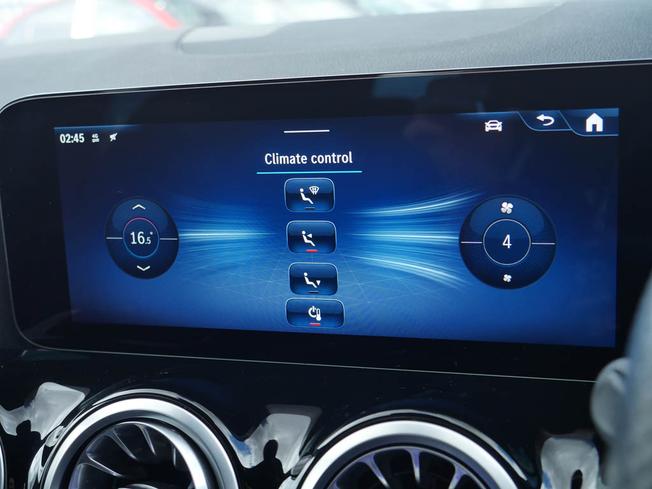 MERCEDES-BENZ Gla Photo 25