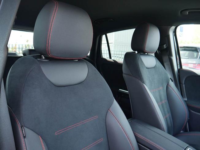 MERCEDES-BENZ Gla Photo 32