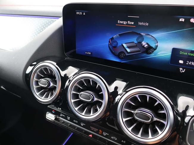 MERCEDES-BENZ Eqa Photo 39