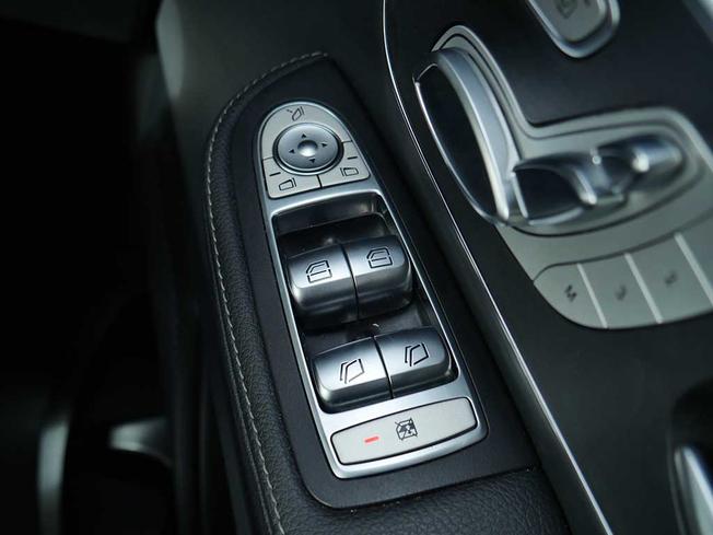 MERCEDES-BENZ Eqv Photo 15