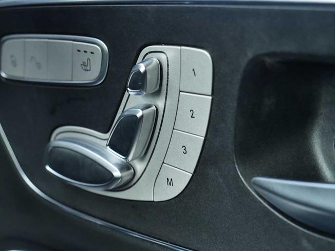 MERCEDES-BENZ Eqv Photo 16