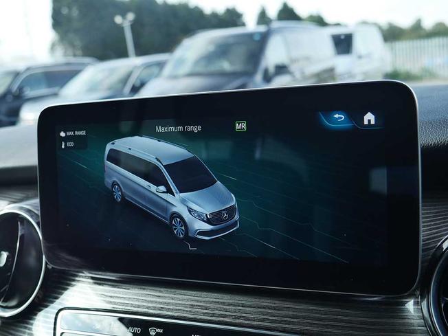 MERCEDES-BENZ Eqv Photo 26