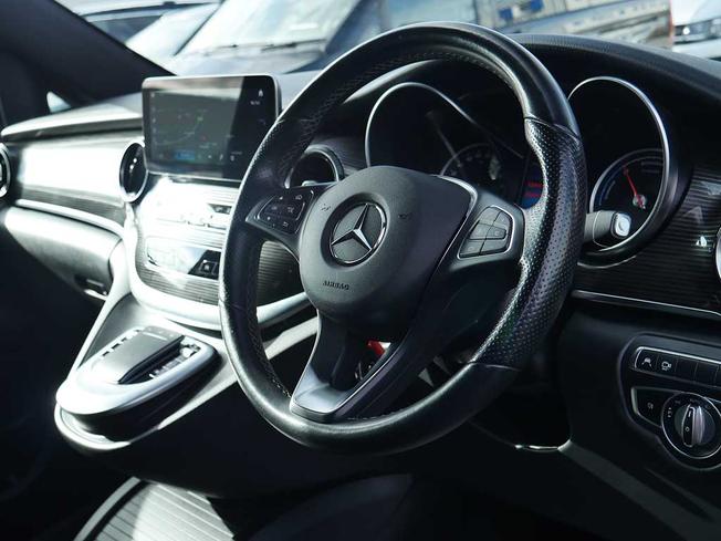 MERCEDES-BENZ Eqv Photo 31
