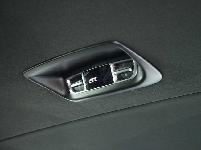 MERCEDES-BENZ Eqv Photo 34