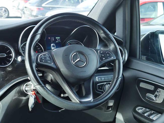 MERCEDES-BENZ Eqv Photo 39