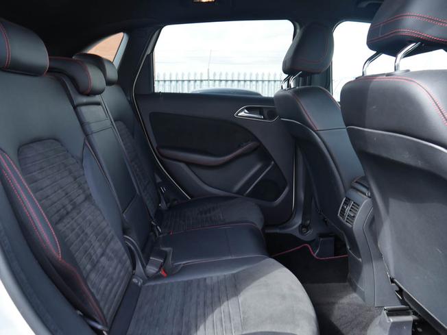MERCEDES-BENZ B Class Photo 32