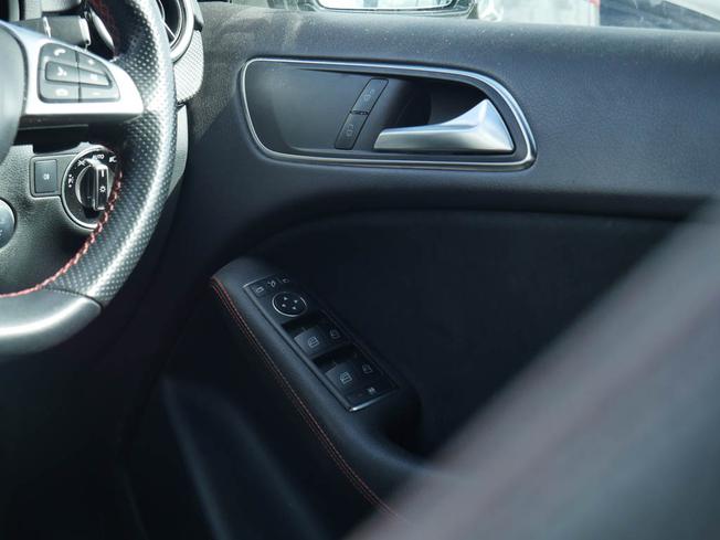 MERCEDES-BENZ B Class Photo 38