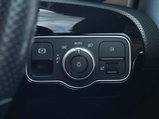 MERCEDES-BENZ A Class Photo 14