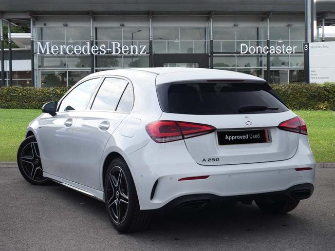 MERCEDES-BENZ A Class Photo 2