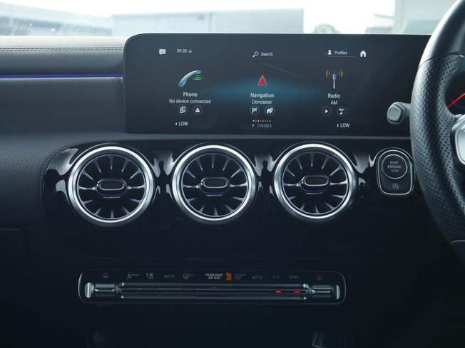 MERCEDES-BENZ A Class Photo 5