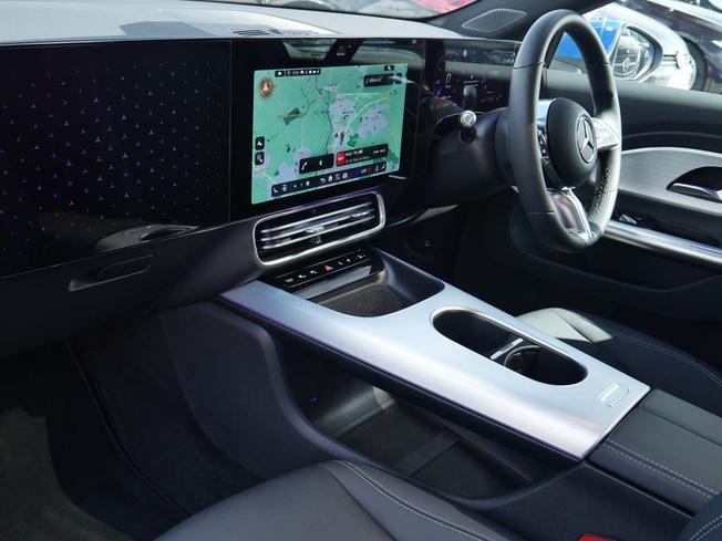 MERCEDES-BENZ CLA Class Photo 3