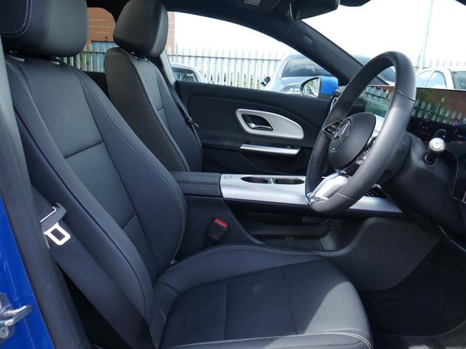 MERCEDES-BENZ CLA Class Photo 30