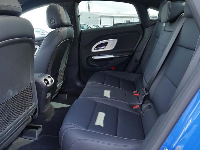 MERCEDES-BENZ CLA Class Photo 36