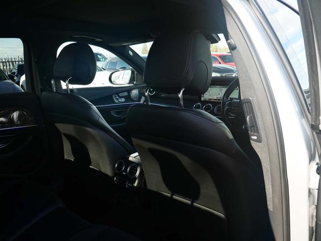 MERCEDES-BENZ E Class Photo 22