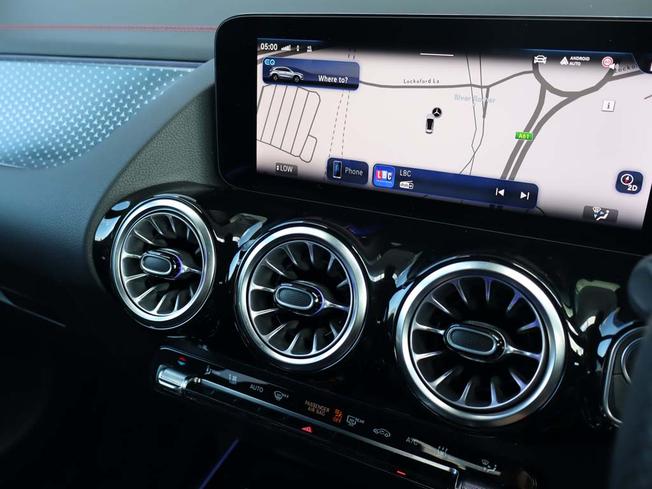 MERCEDES-BENZ Eqa Photo 15