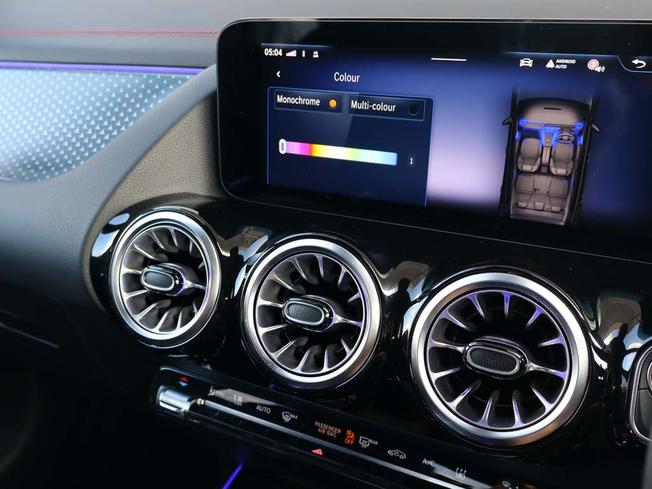 MERCEDES-BENZ Eqa Photo 38