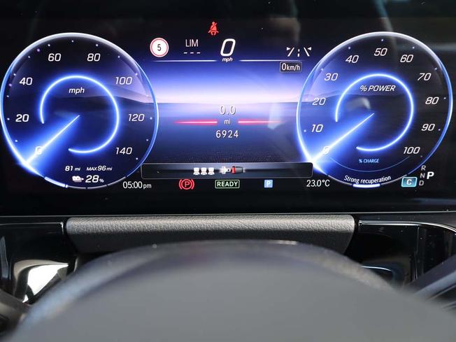 MERCEDES-BENZ Eqa Photo 4