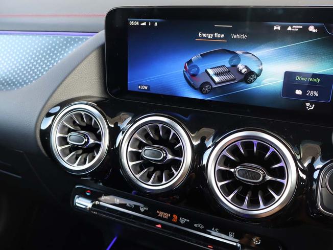 MERCEDES-BENZ Eqa Photo 40