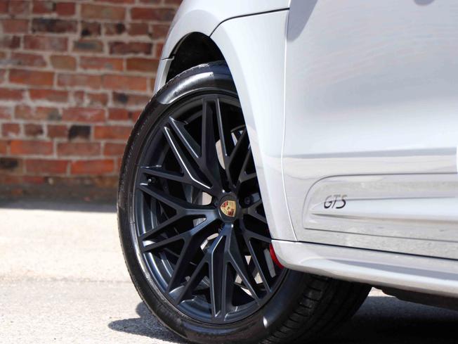 PORSCHE Macan Photo 13