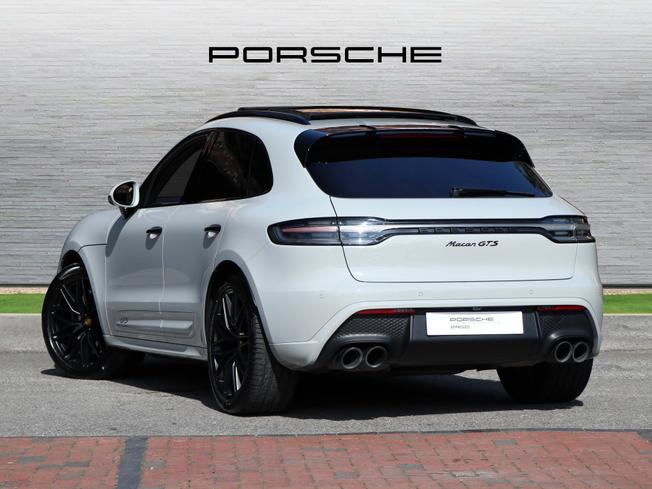 PORSCHE Macan Photo 2