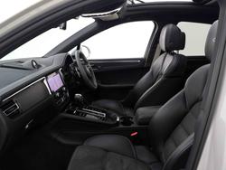 PORSCHE Macan Photo 3
