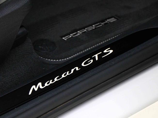 PORSCHE Macan Photo 41