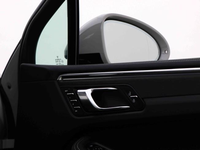 PORSCHE Macan Photo 43