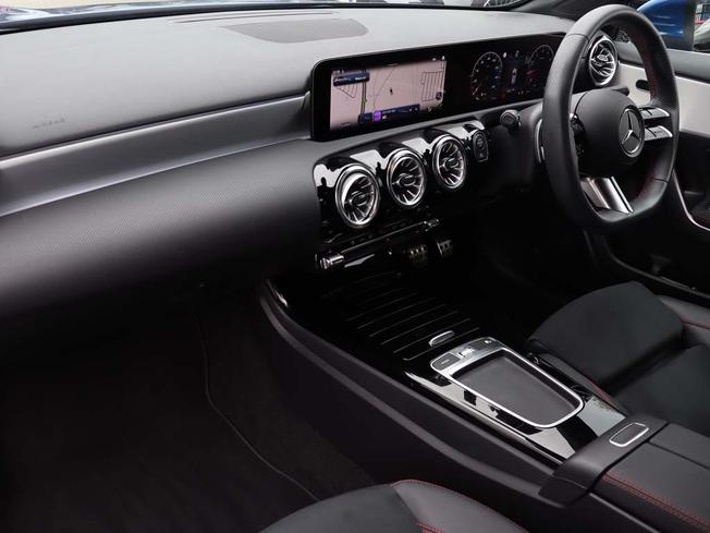 MERCEDES-BENZ A Class Photo 3