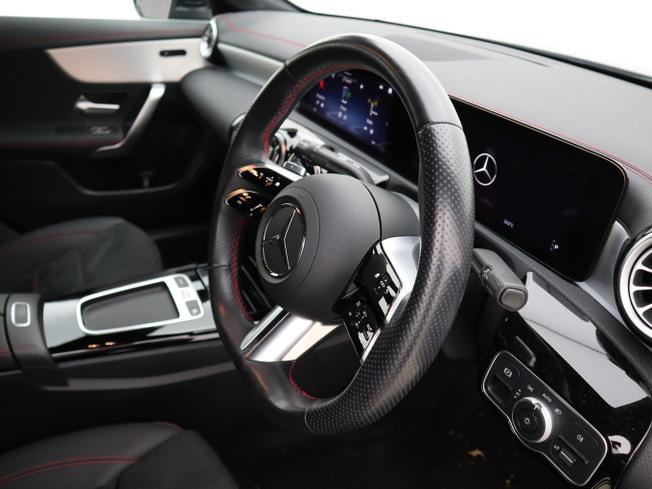 MERCEDES-BENZ CLA Class Photo 12