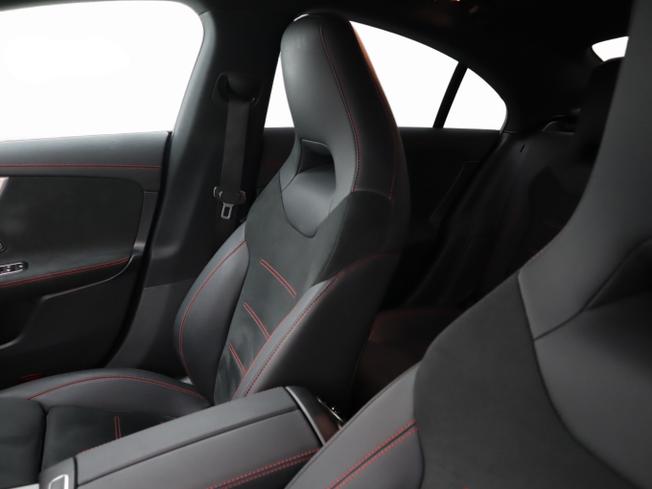 MERCEDES-BENZ CLA Class Photo 17